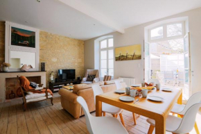 Duplex joliment décoré et sa cour ensoleillée